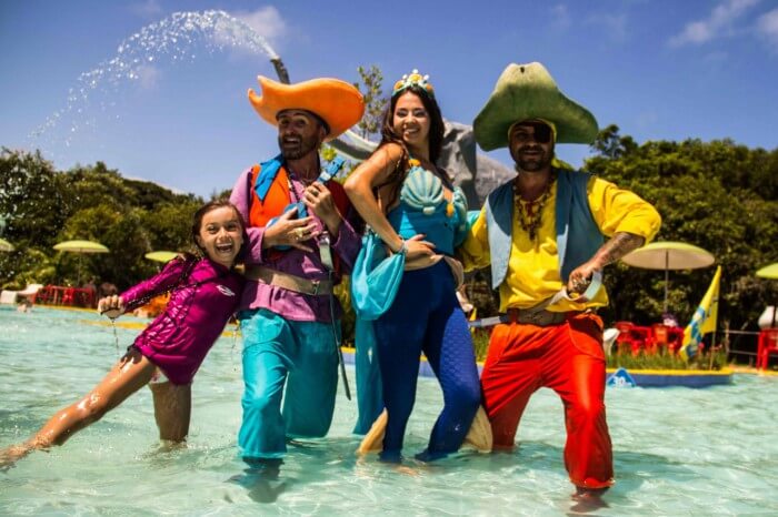 Piratas nas piscinas parque Acqua Lokos